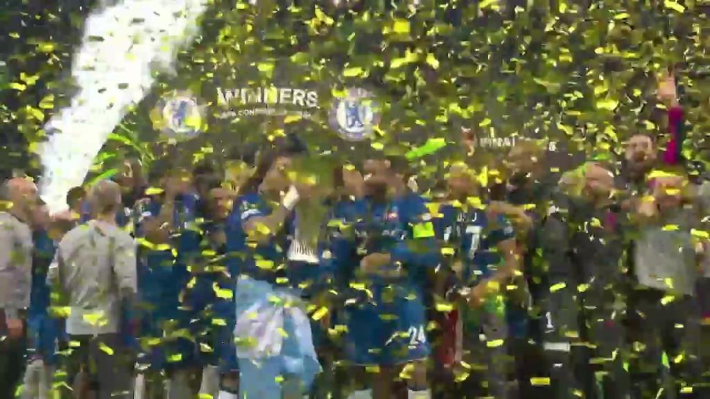 ?榮耀藍(lán)軍！歐協(xié)聯(lián)奪冠捧杯！里斯-詹姆斯高舉獎(jiǎng)杯全隊(duì)?wèi)c祝