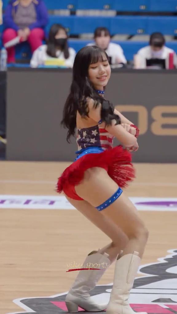 最好的啦啦隊小姐姐！自信，健康充滿活力！