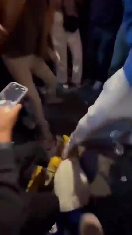 驚！尼克斯大勝步行者后，哈利伯頓遭主場球迷群毆