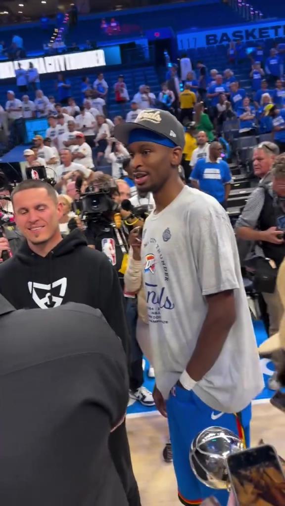 道理我都懂，但是為什么亞歷山大拿到MVP之后要掏襠